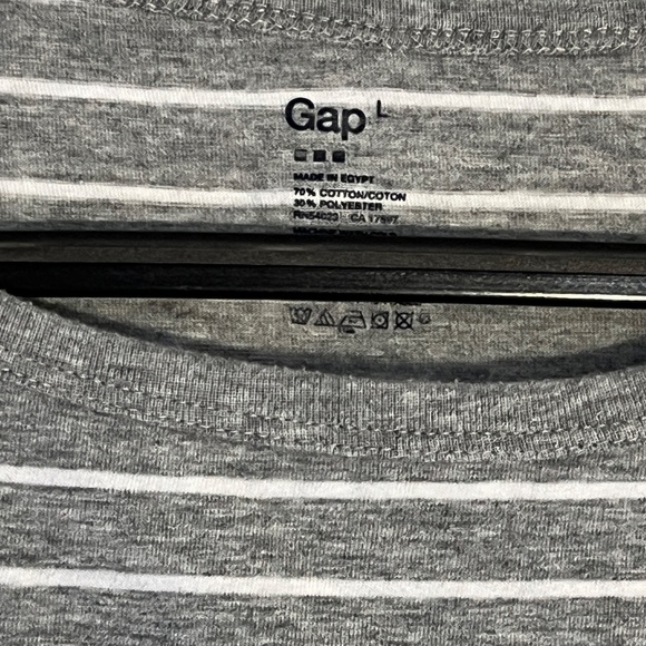 GAP T-shirt Grey White Striped Short Sleeve Women’s - Picture 2 of 2